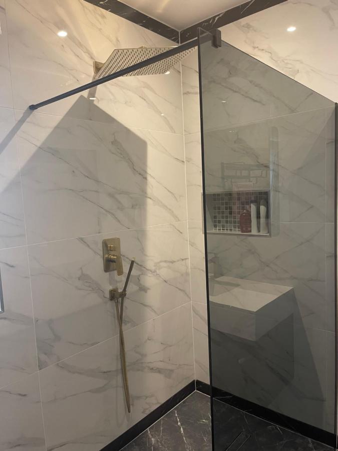 Modern Huge Double Room With Private Bathroom In Colindale Edgware ภายนอก รูปภาพ