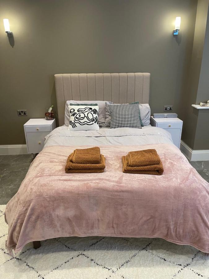 Modern Huge Double Room With Private Bathroom In Colindale Edgware ภายนอก รูปภาพ
