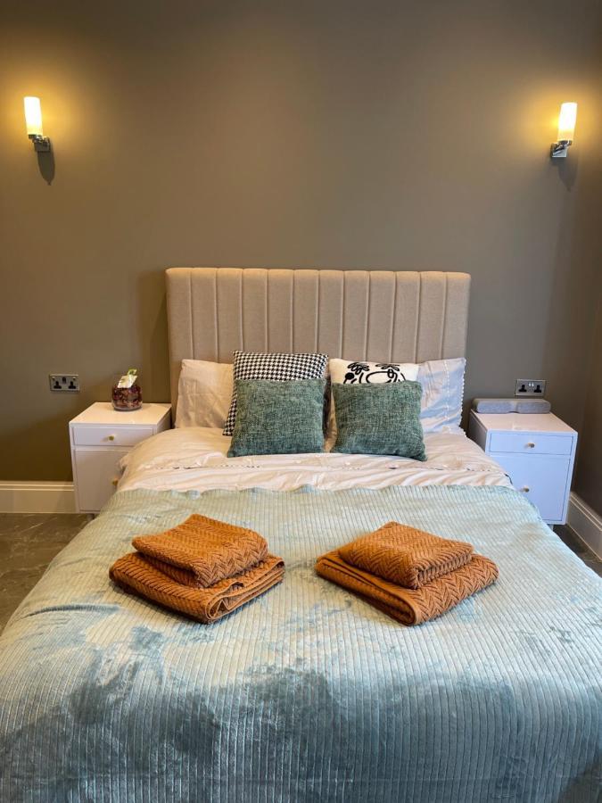 Modern Huge Double Room With Private Bathroom In Colindale Edgware ภายนอก รูปภาพ