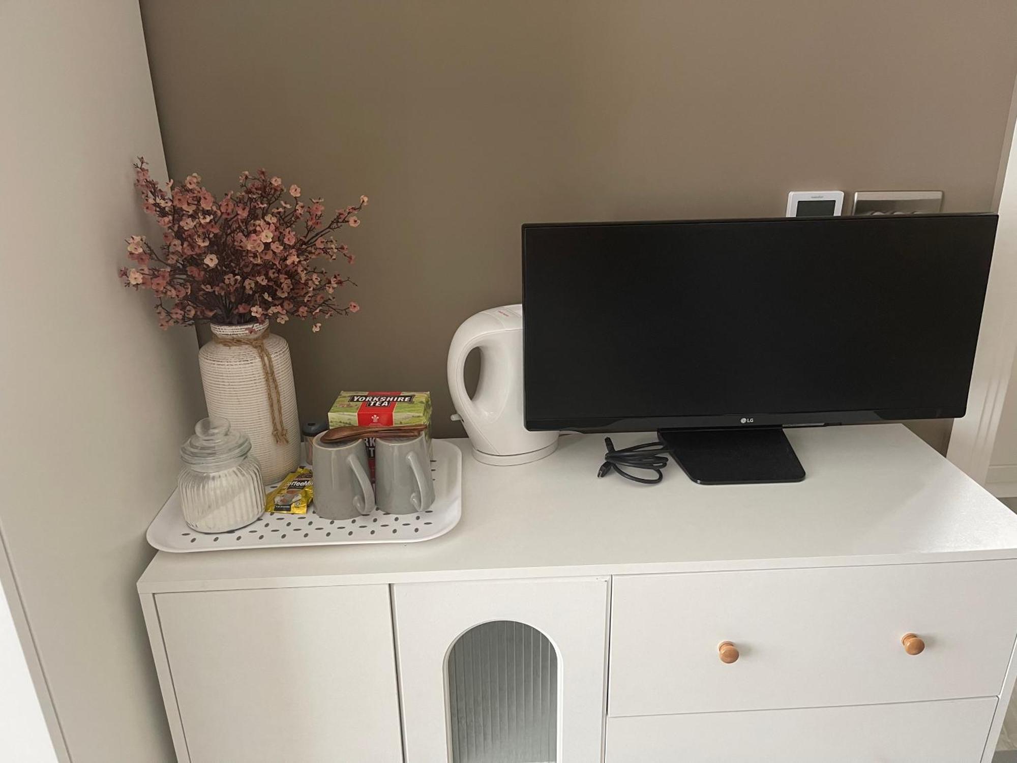 Modern Huge Double Room With Private Bathroom In Colindale Edgware ภายนอก รูปภาพ